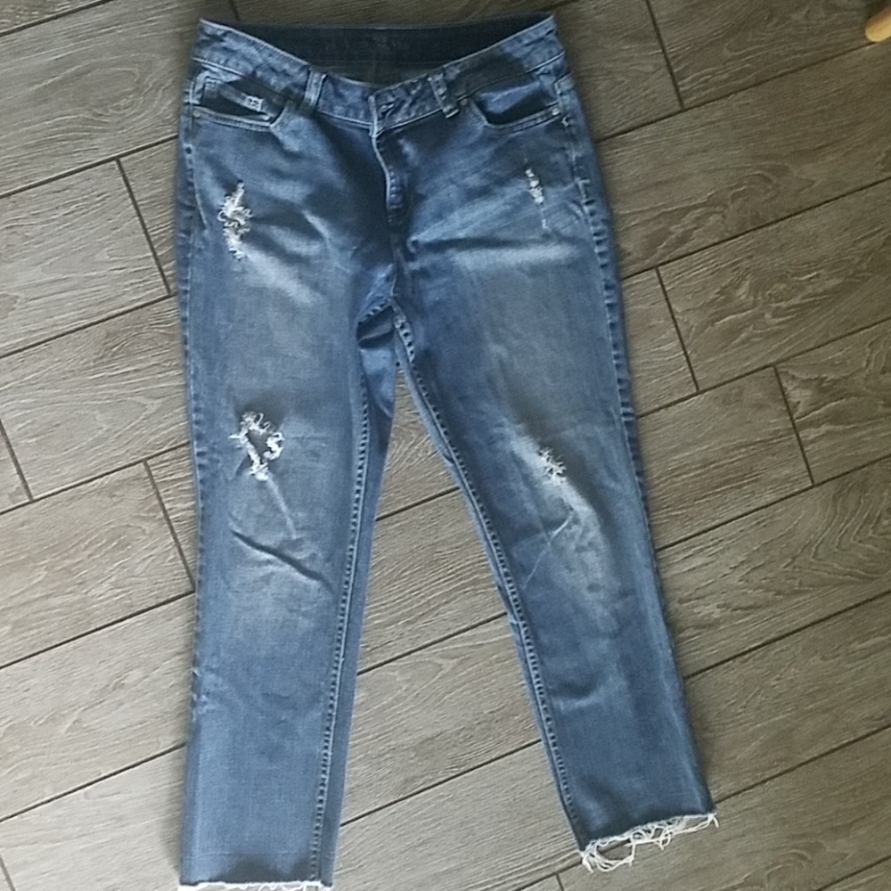 Vera Wang distressed women's jeans